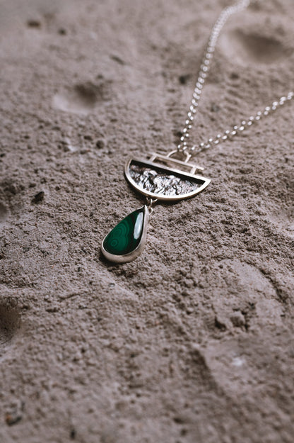Colgante Esencia. Joya artesanal en plata
