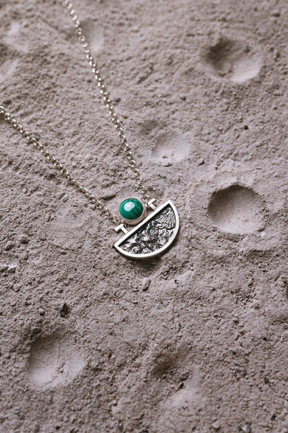 Colgante Oráculo. Joya artesanal en plata