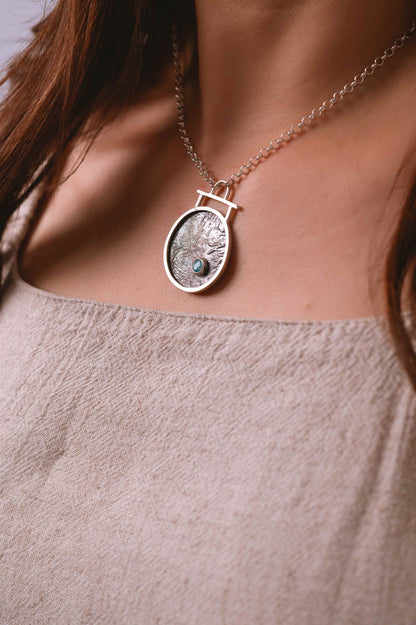 Colgante Zénit. Joya artesanal en plata