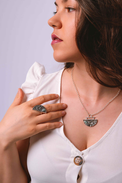 Anillo Umbra. Joya artesanal en plata