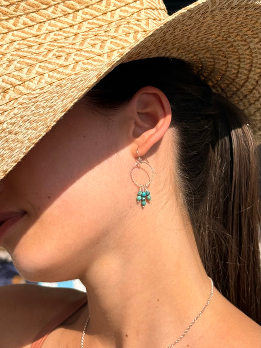 Pendientes aro grande con turmalinas multicolor. Joya artesanal en plata