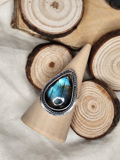 Anillo labradorita. Joya artesanal en plata