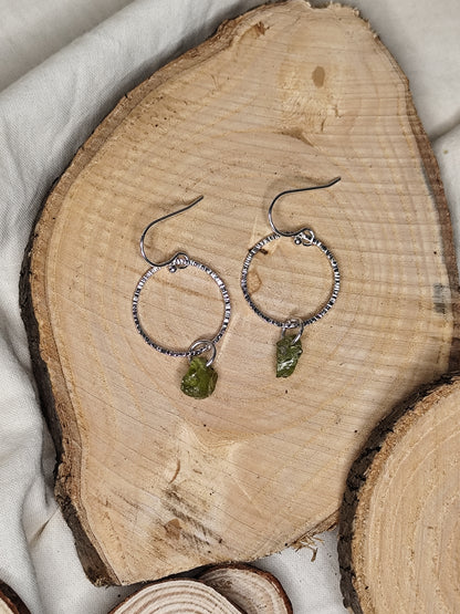 Pendientes aro y piedra. Joya artesanal en plata