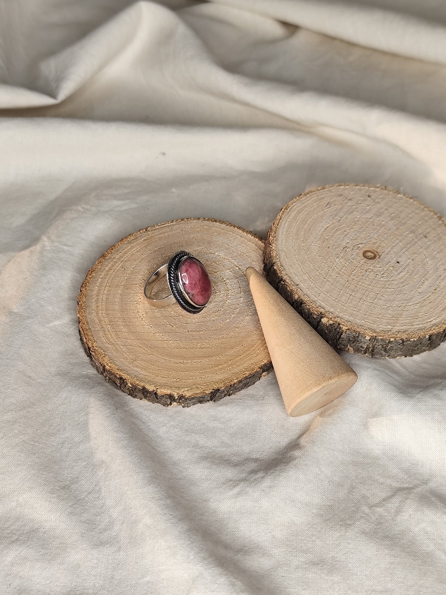 Anillo rodonita. Joya artesanal en plata