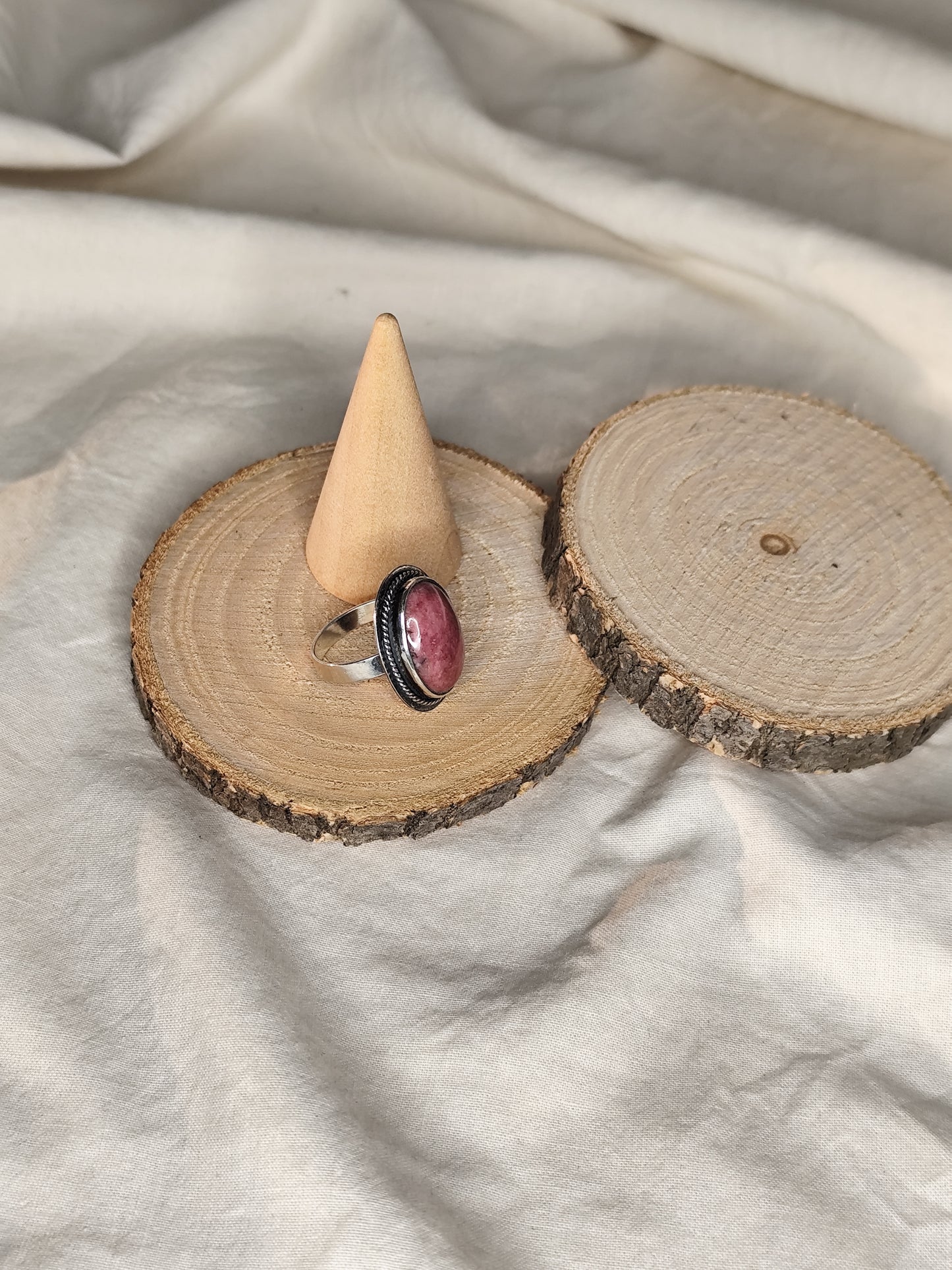 Anillo rodonita. Joya artesanal en plata