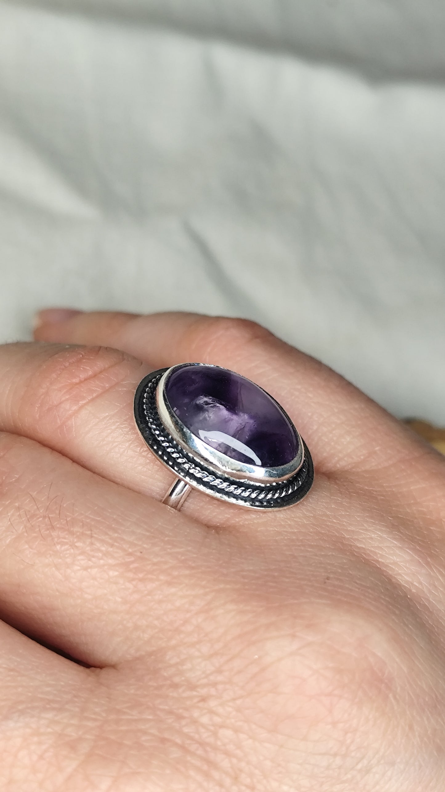 Anillo con amatista. Joya en plata