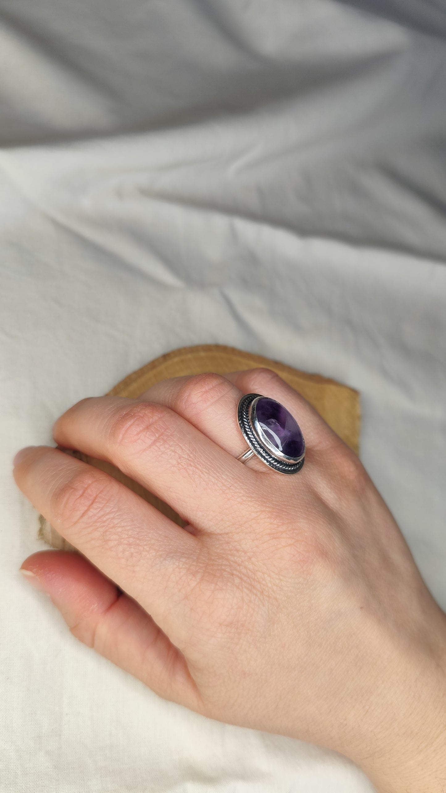 Anillo con amatista. Joya en plata