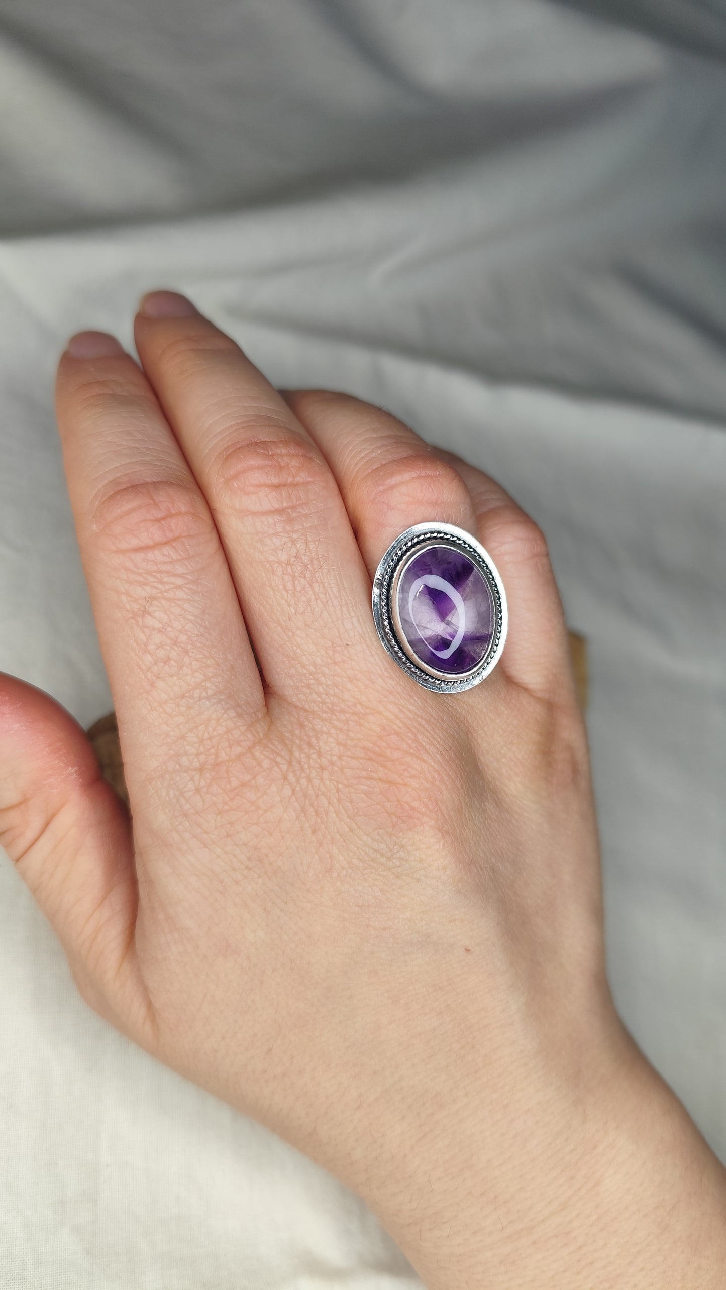 Anillo con amatista. Joya en plata