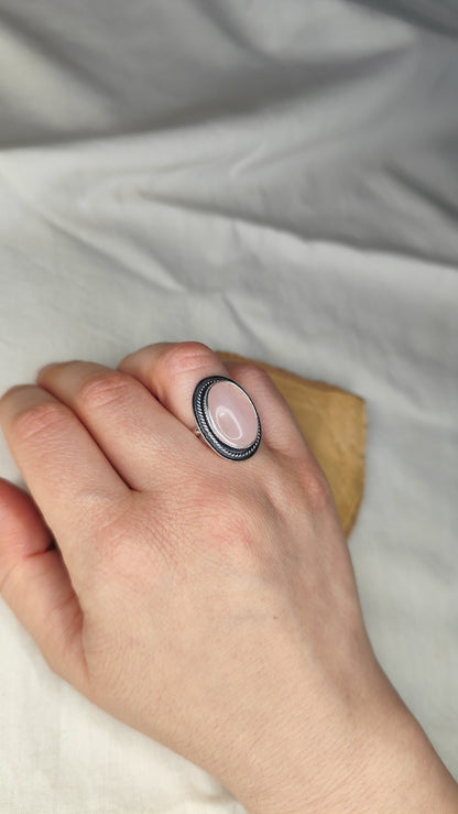 Anillo cuarzo rosa. Joya artesanal en plata