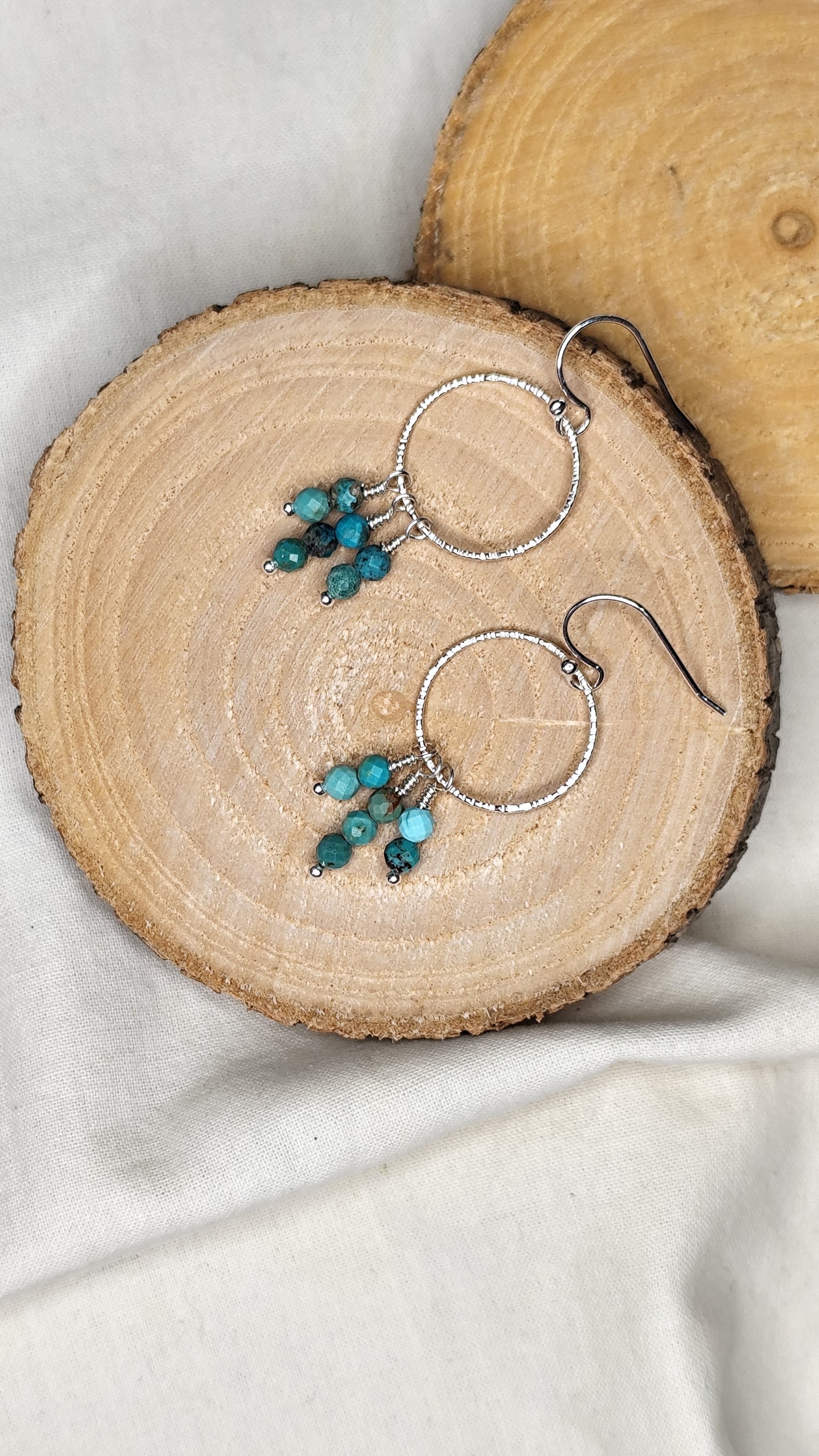 Pendientes aro grande con turmalinas multicolor. Joya artesanal en plata