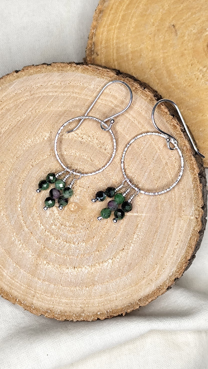 Pendientes aro grande con turmalinas multicolor. Joya artesanal en plata